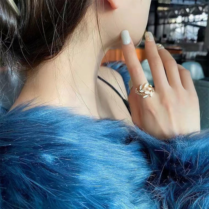 7-Degrees Exclusive Design Fashion Trend Ring "Leaves" 7CFTRI03