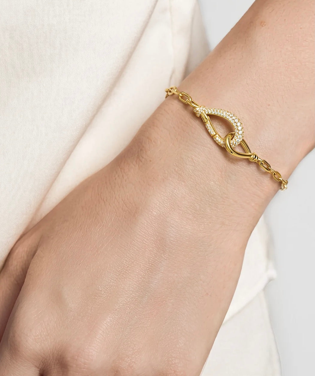 Ania Haie Gold Interlocked Pavé & Polished Knot 17.8mm Bracelet B077-03G