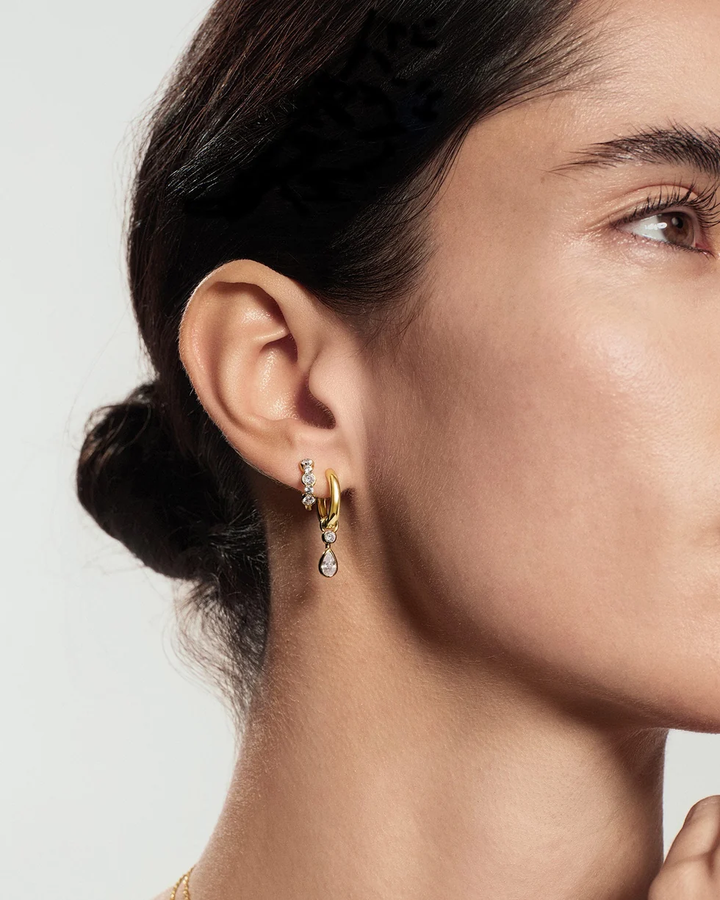Zoom Gold Alternating Half-Bezel Huggie Hoop Earrings E076-10G