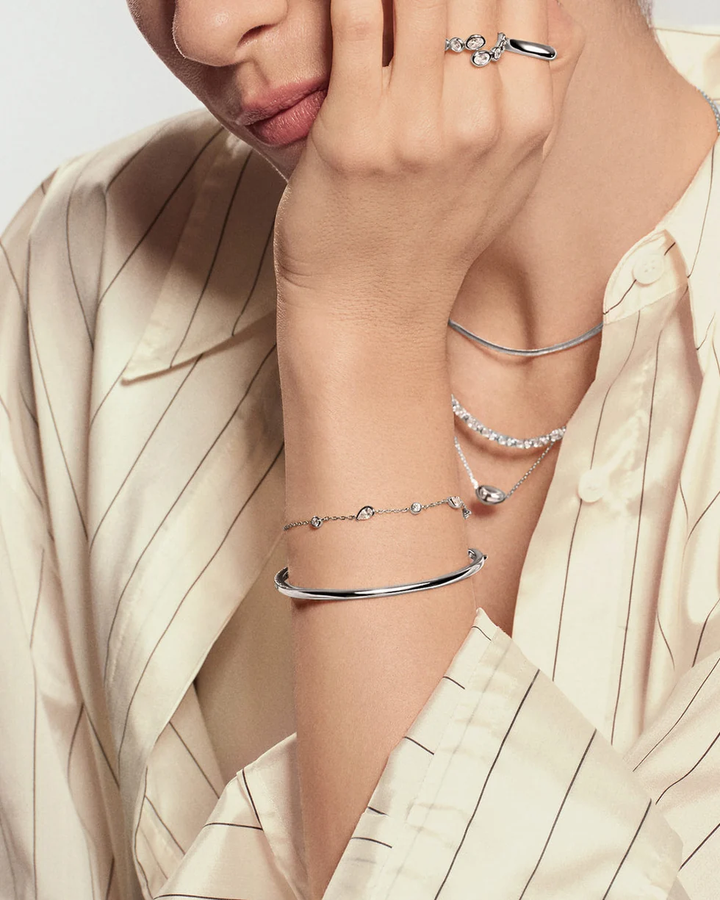 Silver Round & Teardrop Bezel Station Bracelet B076-03H