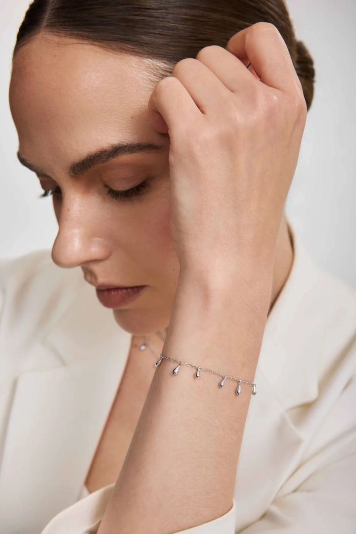 ANIA HAIE Silver Polished Teardrop Dangle Station Bracelet B078-02H